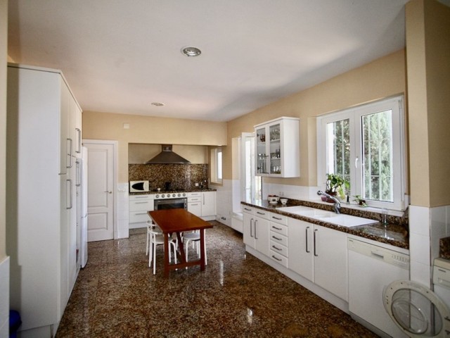 6 Soveroms Villa i Estepona