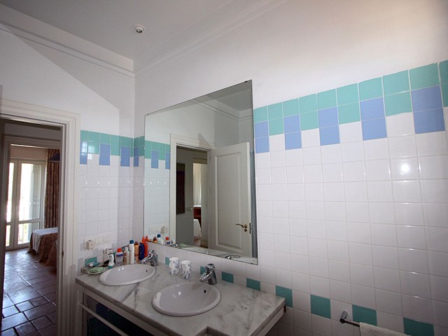 6 Soveroms Villa i Estepona