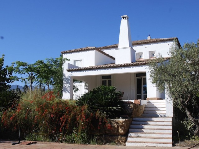 6 Soveroms Villa i Estepona