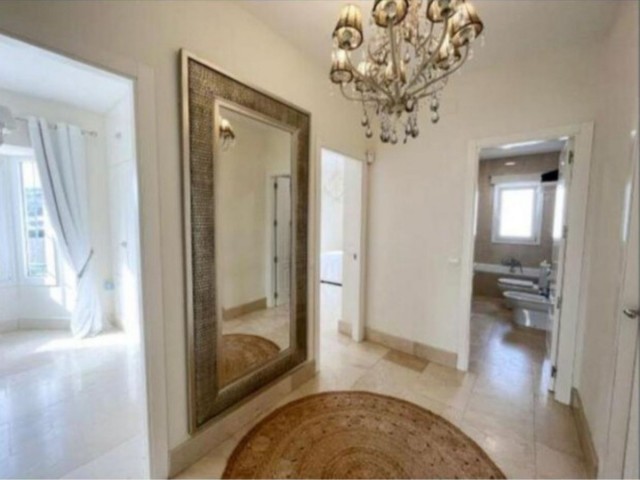 Villa con 5 Dormitorios  en San Roque