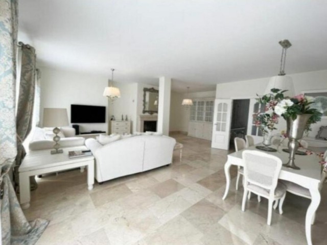 Villa con 5 Dormitorios  en San Roque