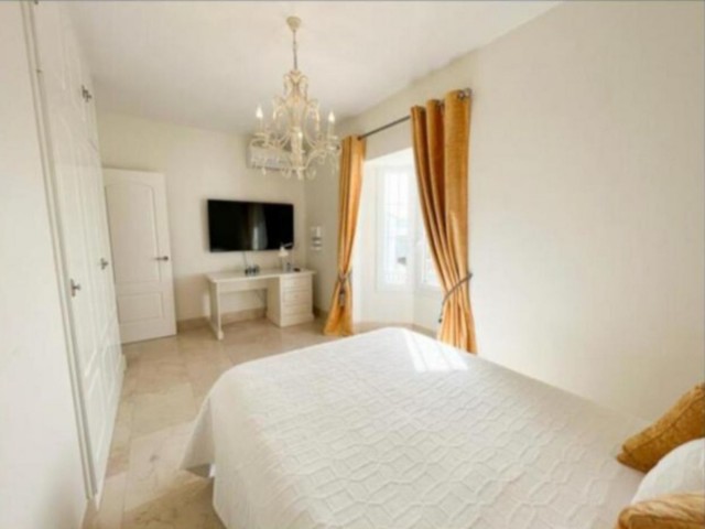 Villa con 5 Dormitorios  en San Roque