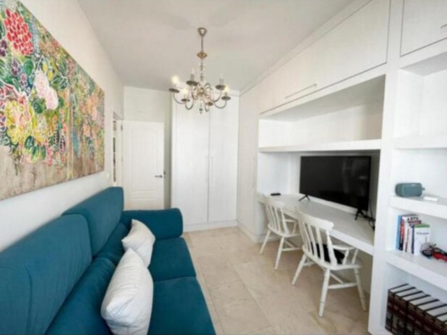 Villa con 5 Dormitorios  en San Roque