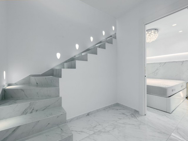 Maison mitoyenne avec 3 Chambres  à Nueva Andalucía