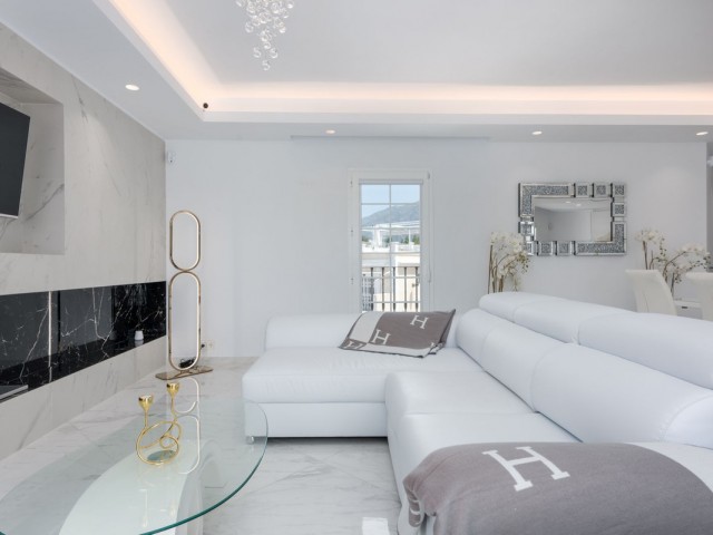 Maison mitoyenne avec 3 Chambres  à Nueva Andalucía