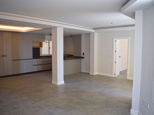 Apartamento con 4 Dormitorios  en Málaga Centro