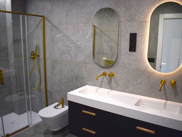 Apartamento con 4 Dormitorios  en Málaga Centro