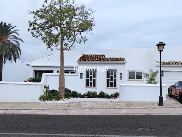 Villa, Nueva Andalucia, R5008684
