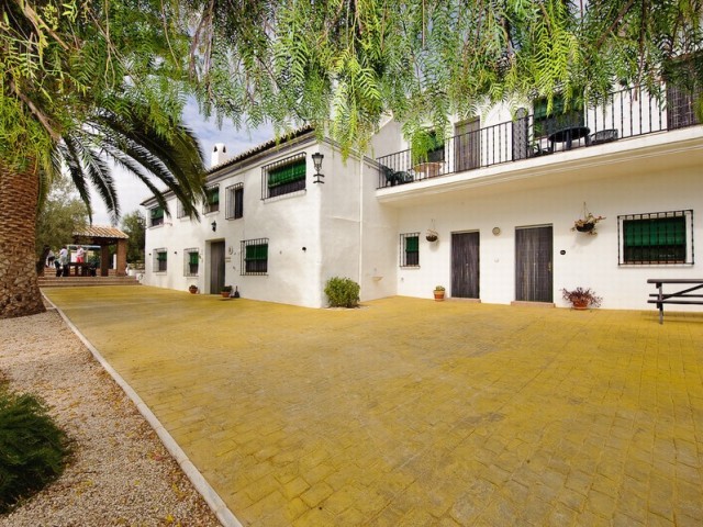 Villa avec 12 Chambres  à Antequera