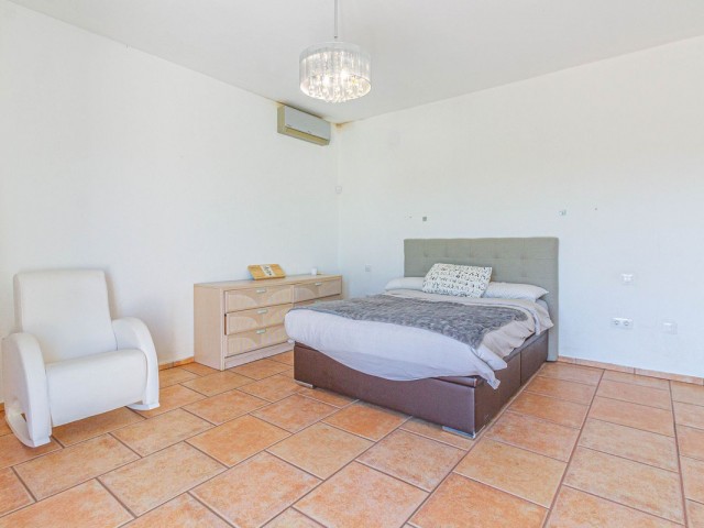 5 Soveroms Villa i Sotogrande