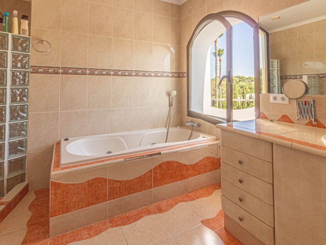 5 Soveroms Villa i Sotogrande