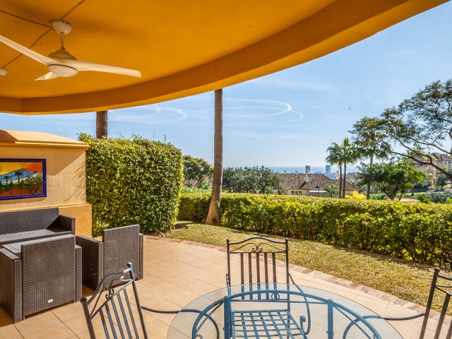 Apartamento con 2 Dormitorios  en Elviria