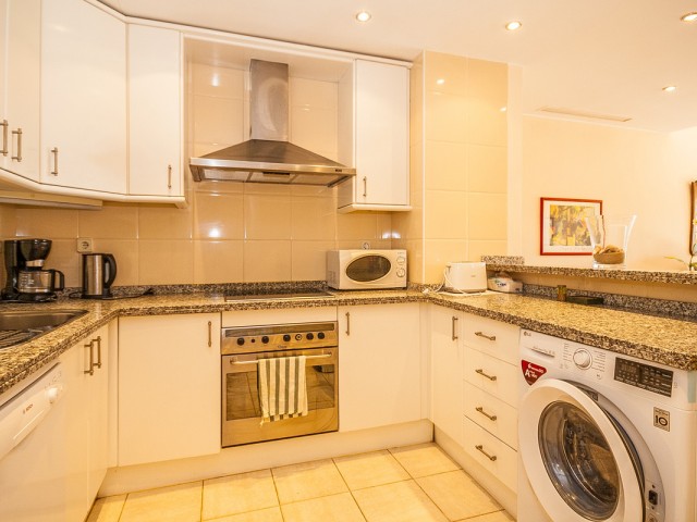 Apartamento con 2 Dormitorios  en Elviria
