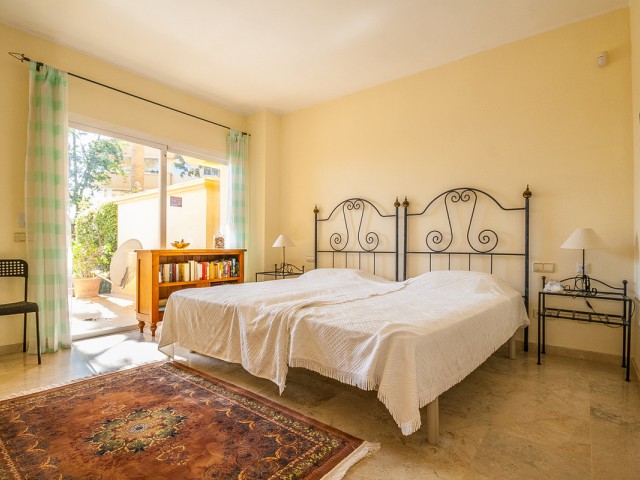 Apartamento con 2 Dormitorios  en Elviria
