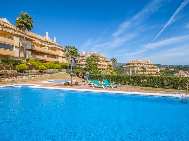 Apartamento con 2 Dormitorios  en Elviria