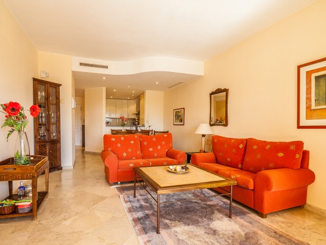 Apartamento con 2 Dormitorios  en Elviria