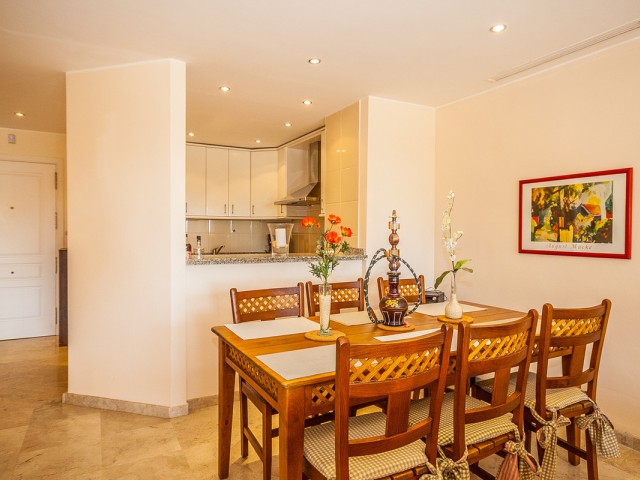 Apartamento con 2 Dormitorios  en Elviria