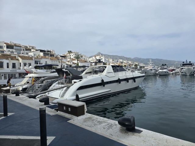Commercial in Puerto Banús