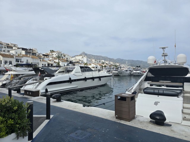 Commercial in Puerto Banús