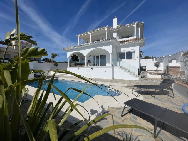 Villa, La Duquesa, R5011174