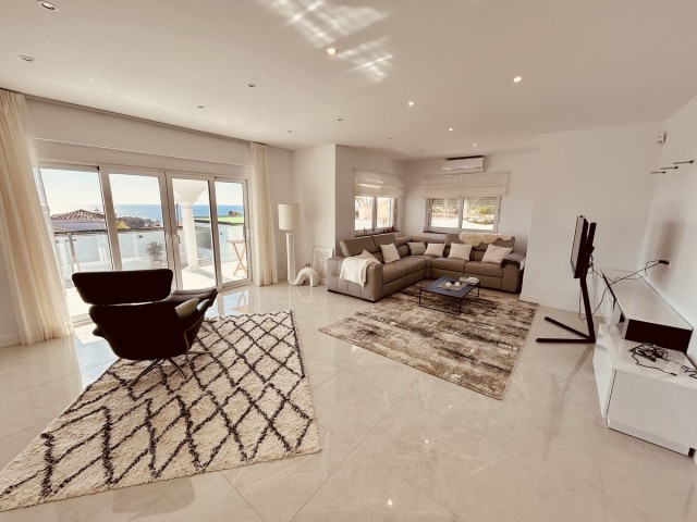 Villa, La Duquesa, R5011174