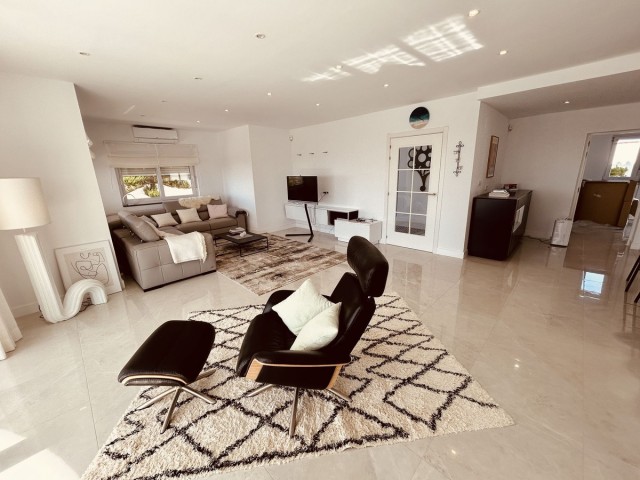 Villa, La Duquesa, R5011174