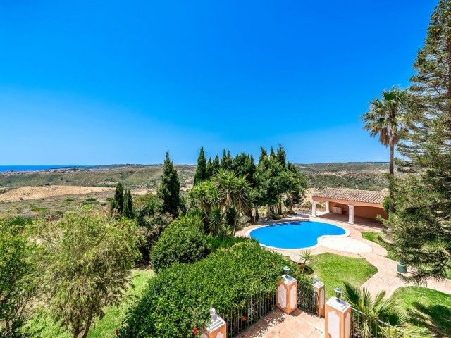 6 Soveroms Villa i Manilva