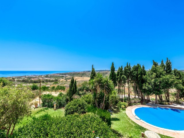6 Soveroms Villa i Manilva