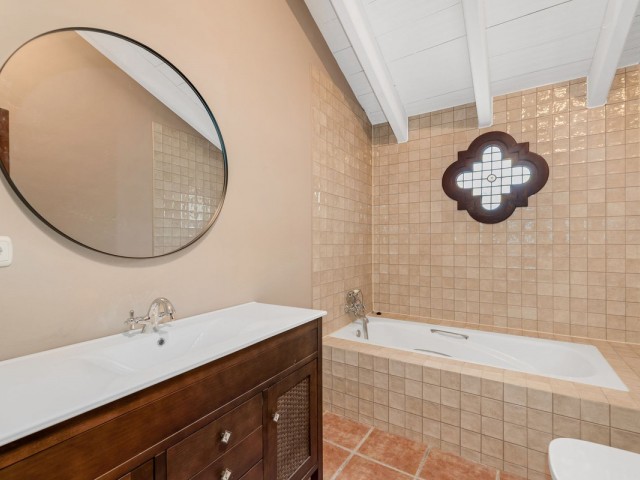 6 Soveroms Villa i Manilva