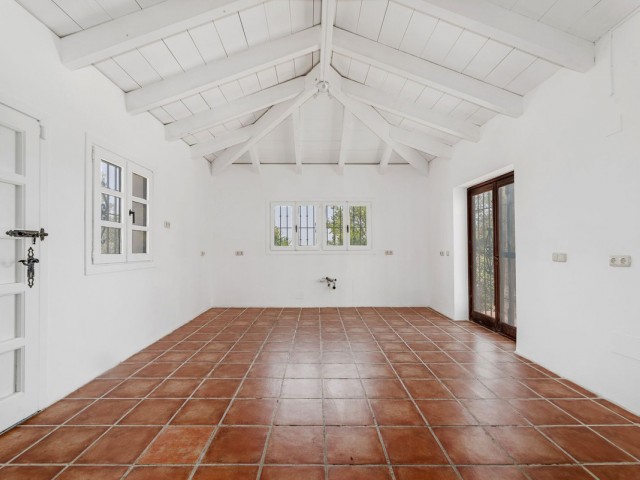 6 Soveroms Villa i Manilva