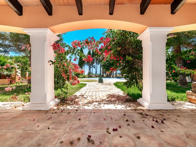 6 Soveroms Villa i Manilva