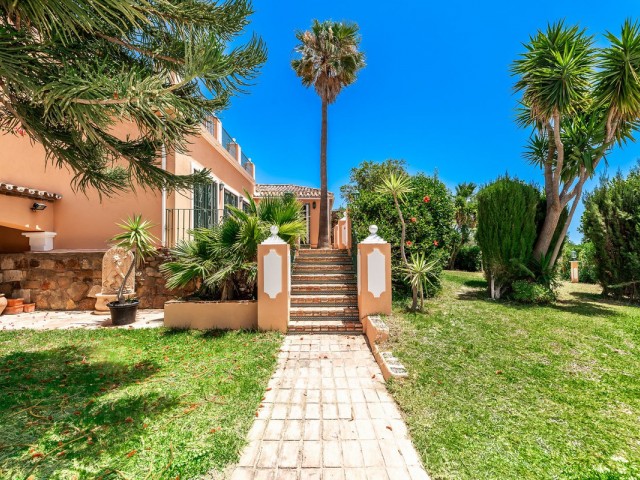 6 Soveroms Villa i Manilva