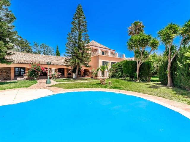 6 Soveroms Villa i Manilva