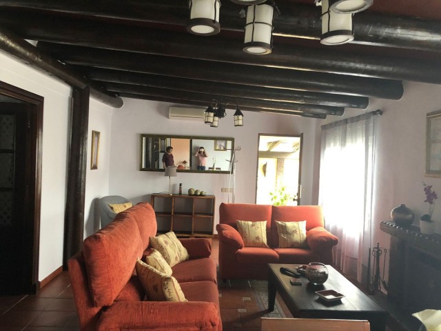 5 Bedrooms Villa in Estepona