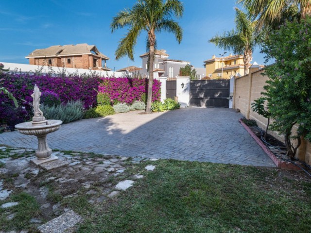 Villa avec 5 Chambres  à Torrequebrada