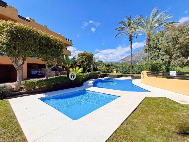 Adosado con 3 Dormitorios  en Marbella