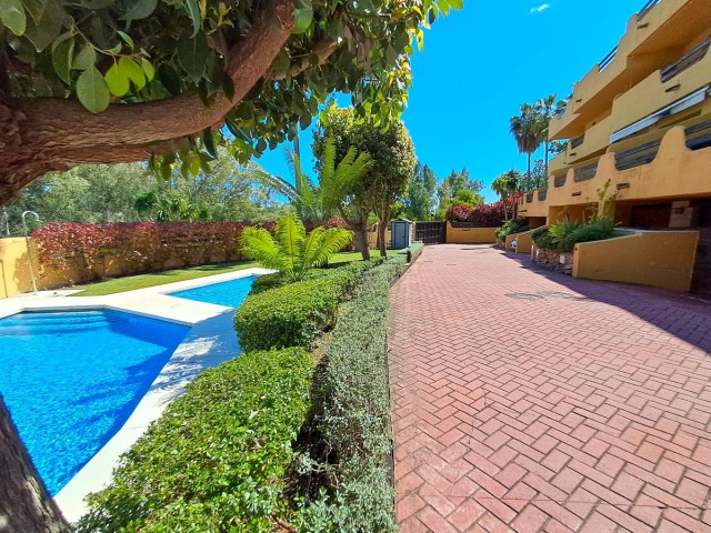 Adosado con 3 Dormitorios  en Marbella