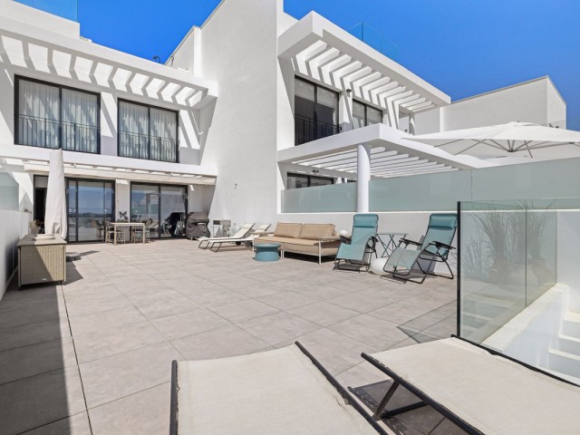 Apartamento con 3 Dormitorios  en La Cala de Mijas