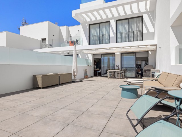 Apartamento con 3 Dormitorios  en La Cala de Mijas