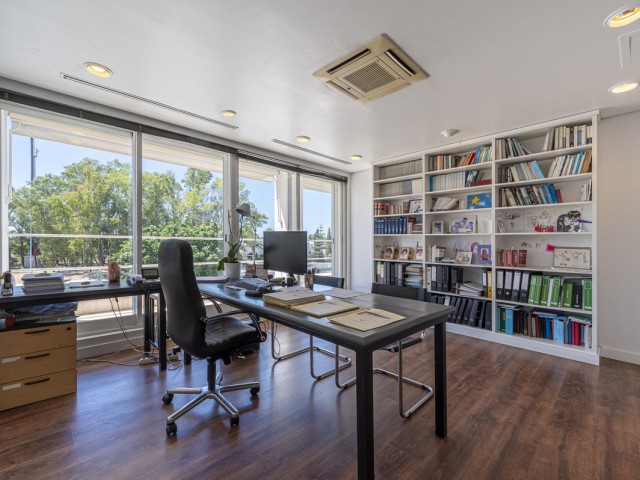 Commercial in Guadalmina Alta