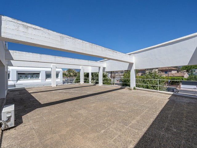 Commercial in Guadalmina Alta