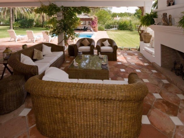 Villa avec 5 Chambres  à Guadalmina Baja