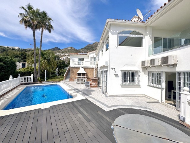 5 Bedrooms Villa in Benalmadena