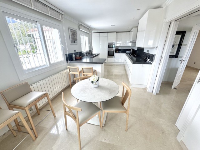 5 Bedrooms Villa in Benalmadena