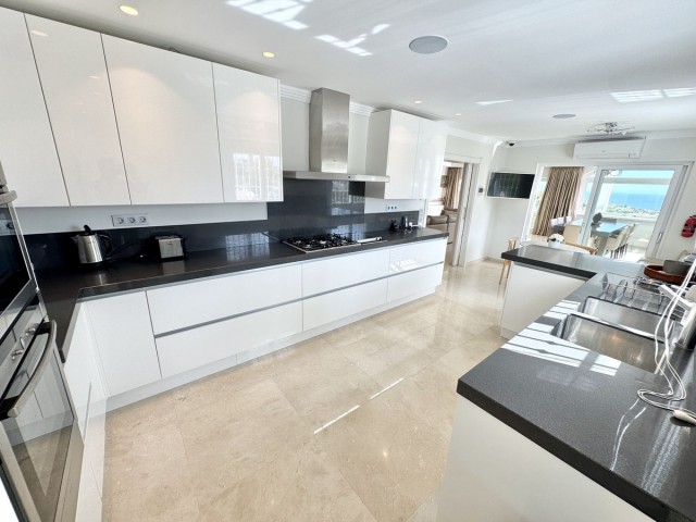 5 Bedrooms Villa in Benalmadena