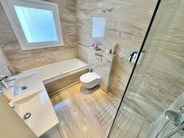 5 Bedrooms Villa in Benalmadena
