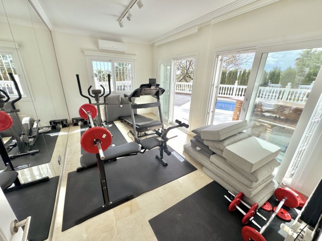 5 Bedrooms Villa in Benalmadena