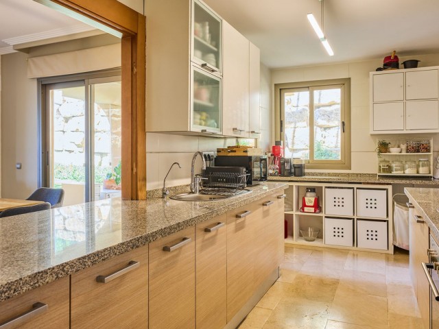 3 Bedrooms Apartment in Benahavís