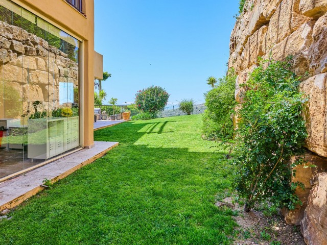 Apartamento con 3 Dormitorios  en Benahavís