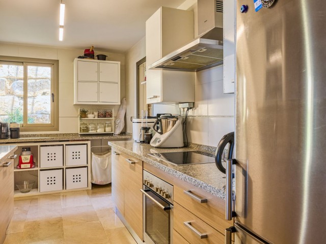 Apartamento con 3 Dormitorios  en Benahavís